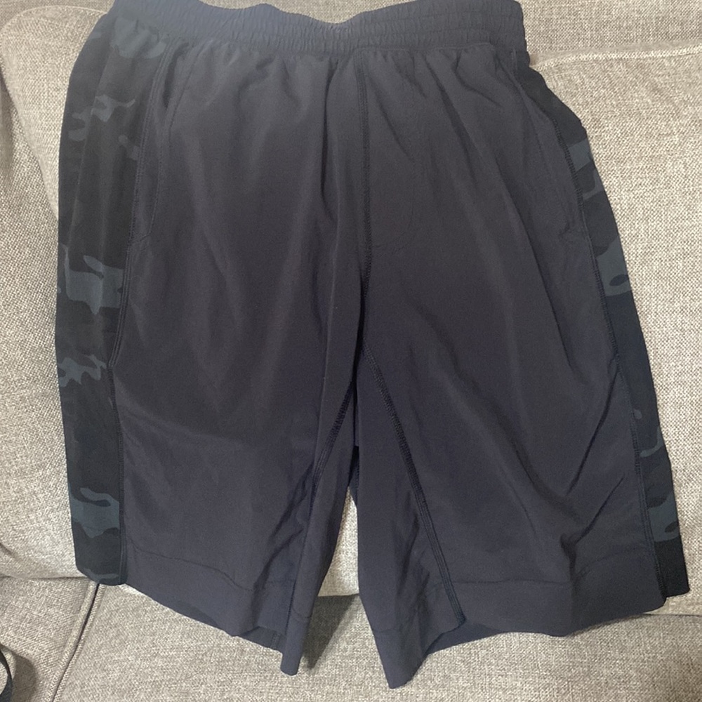 Lululemon Mens Core Shorts 11" Inseam Sz S Black Camo Linerless Drawstring